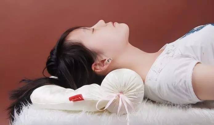 枕头里放一物你会更聪明,枕头里放它一觉睡到大天亮