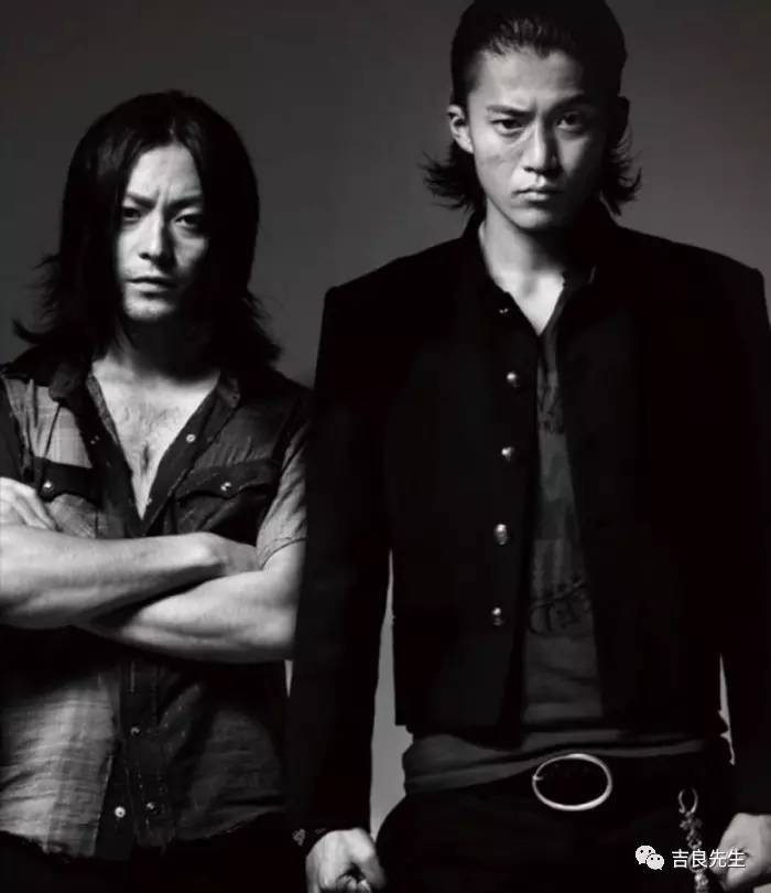 挖鼻孔的男人长相,挖鼻孔的男人