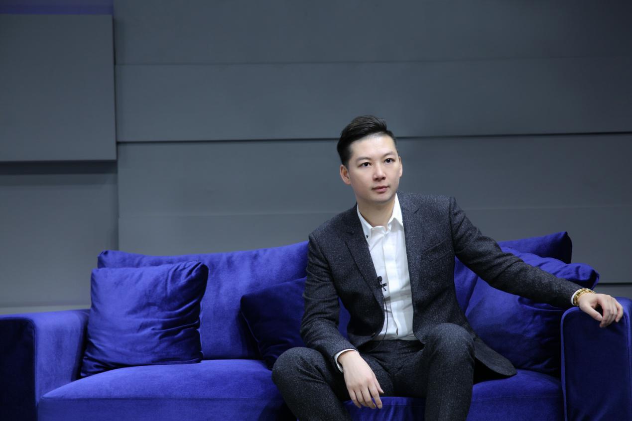 浪迹教育王环宇：一个像坏人的好人