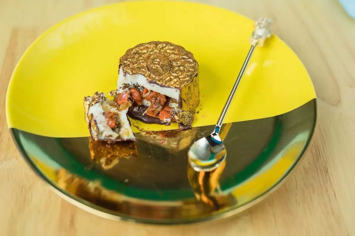 城西悄悄开了一家脑洞大开的烘焙店，辣味千层，魔方蛋糕，桃胶枸杞月饼……不输哈利·波特的糖果屋啊