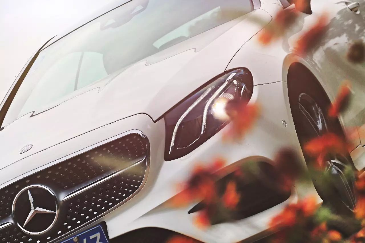 进口奔驰e2004matic敞篷轿跑车排气,2010款奔驰e200cgi二手多少钱