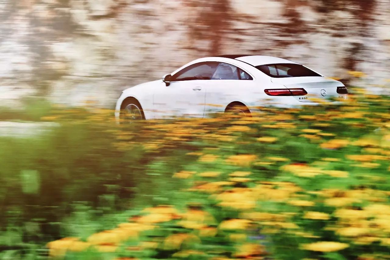 进口奔驰e2004matic敞篷轿跑车排气,2010款奔驰e200cgi二手多少钱