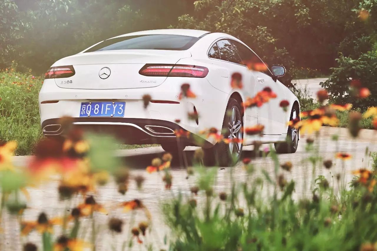 进口奔驰e2004matic敞篷轿跑车排气,2010款奔驰e200cgi二手多少钱