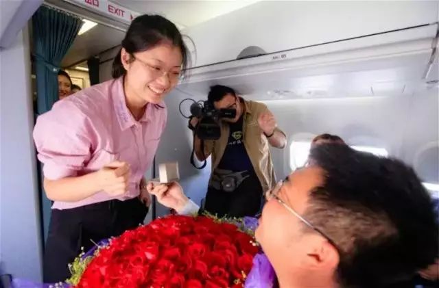 会开飞机的机器人,会开飞机的建筑师