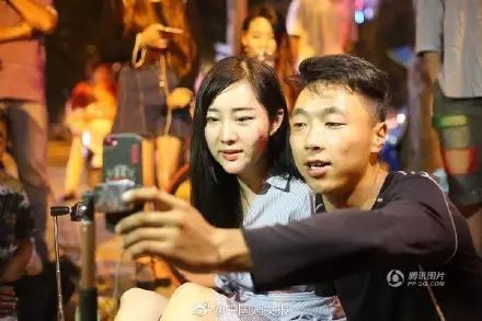 今天，阜阳人都在传这个无臂的女孩