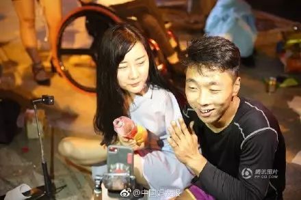 今天，阜阳人都在传这个无臂的女孩