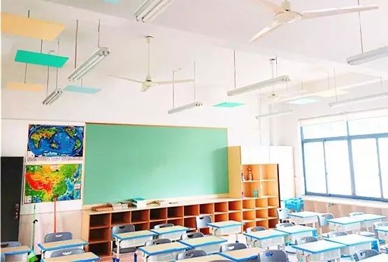 这所小学不仅拥有无敌湖景，还有一个滨江历史博物馆