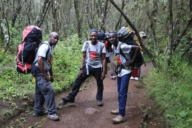 BLACKYAK牛人牛队｜登顶“非洲之巅”