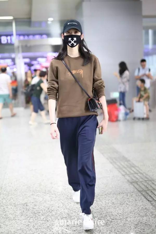 宋茜穿白色牛仔,宋茜温暖的甜蜜的搭配