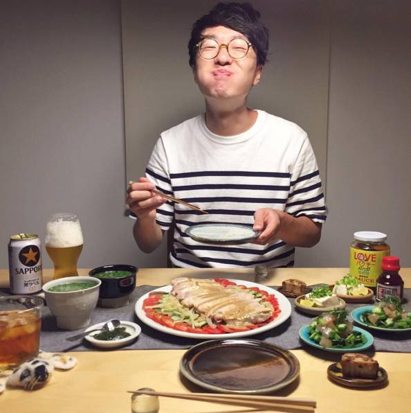 又双叒叕有一对日本小夫妻来花式撒狗粮了！只有吃到恋人用心做出的料理时才会笑得这么甜吧！