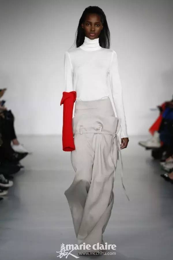 宋茜穿白色牛仔,宋茜温暖的甜蜜的搭配