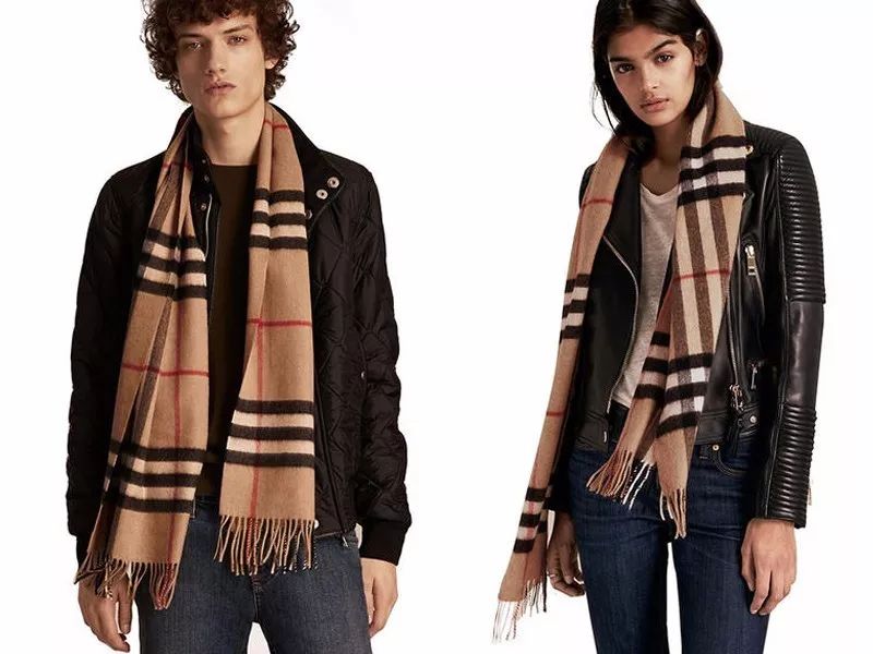 高圆圆秋冬搭配什么裤子,高圆圆穿湖蓝色毛衣