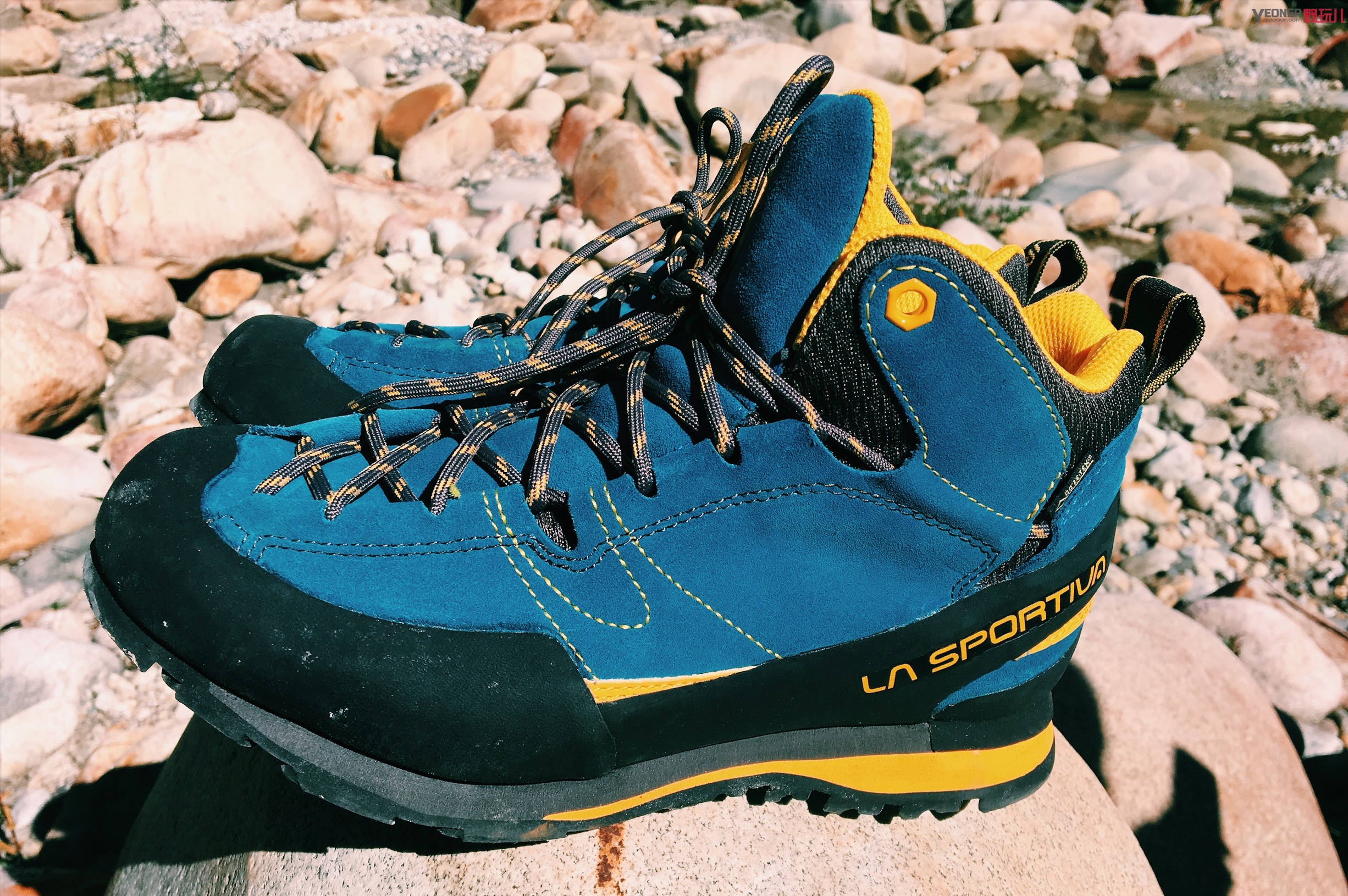lasportiva登山鞋与lowa比较,lasportiva中帮鞋怎么样