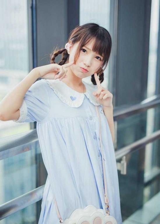 披肩发发型扎法教程,披肩发发型简单扎法视频教程