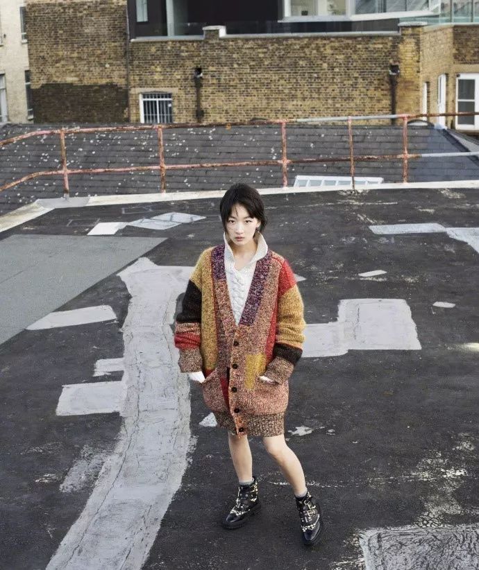 咖色毛衣搭配什么颜色外套最佳,开衫毛衣外套时髦洋气怎么搭配