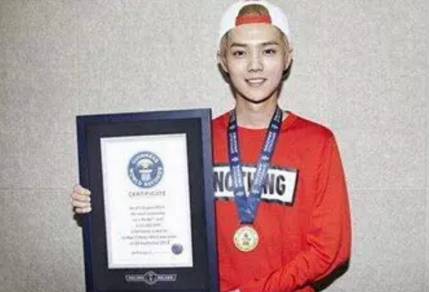 张杰跳高,张杰周杰伦打篮球