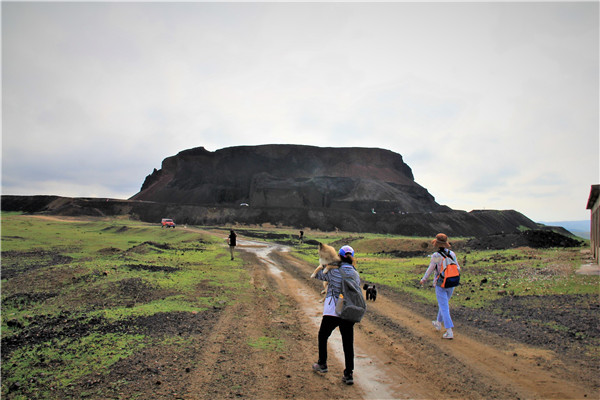 活动回顾｜欧帝亿主题狗狗巴士察哈尔草原深处探秘万年火山
