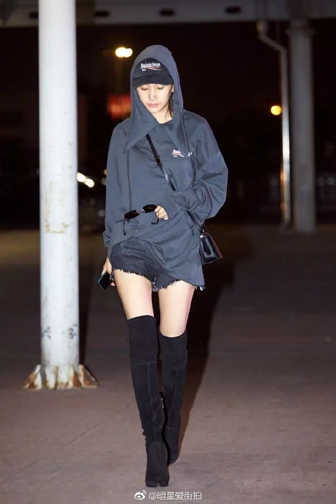 秋冬穿搭女2021高级感小个子,秋冬也流行穿大不穿小