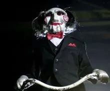 《电锯惊魂8》终于来了致敬那些年躲在被子里看过的「Saw」