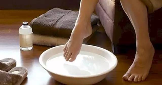 小苏打和洗发水一起用,洗发水加小苏打反应