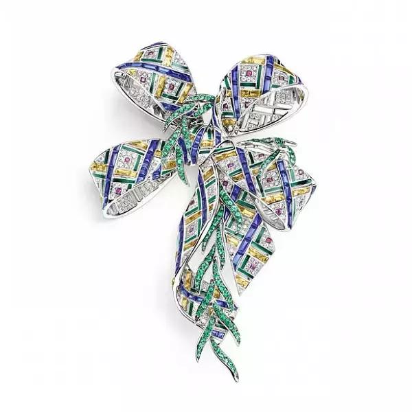 全新欢沁盛宴，将行云流水的交响乐化为华美的珠宝