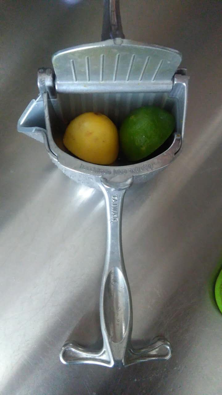 喜茶柠檬茶做法教程,怎么做喜茶的爆柠茶