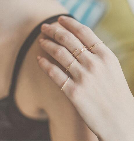 适合20岁左右女孩子的首饰品牌,20岁女生适合戴的金饰品