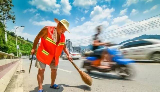 唤醒城市里的人们,唤醒这座城市