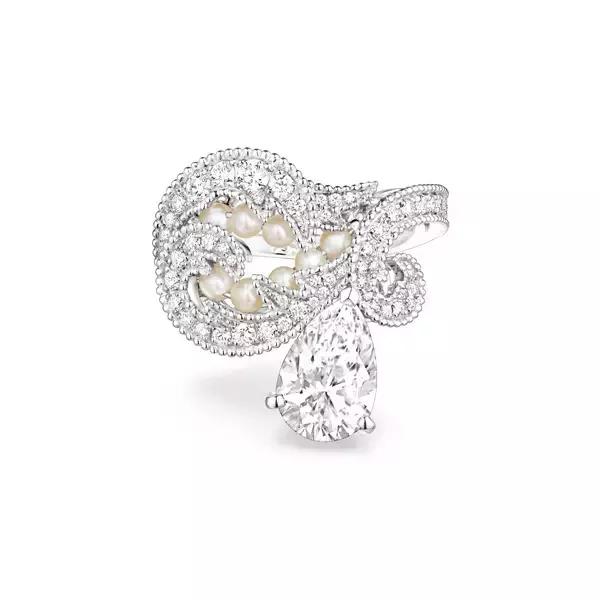 全新欢沁盛宴，将行云流水的交响乐化为华美的珠宝