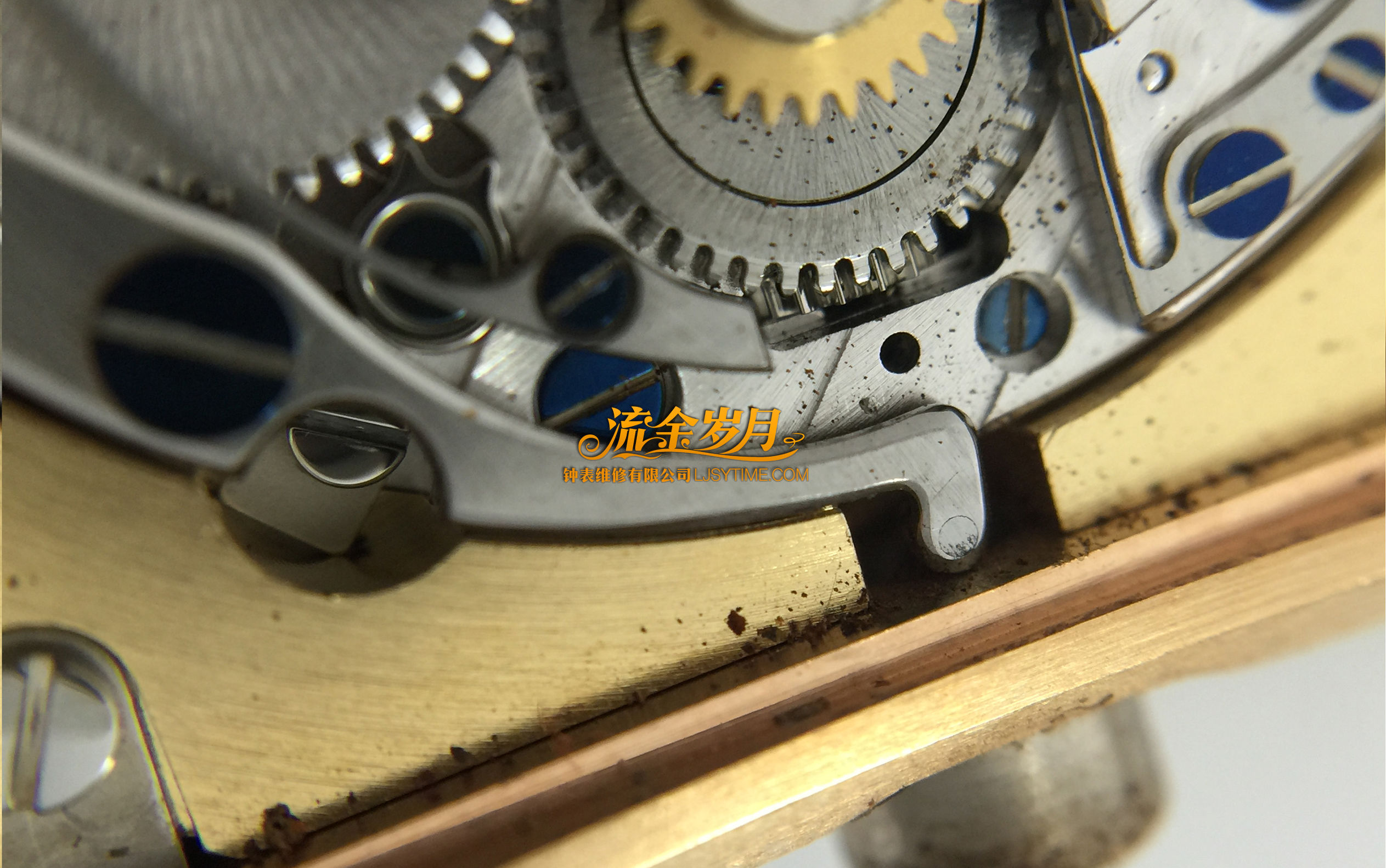 手表进水导致停走，不及时洗油真的很伤！把芯生锈断掉要换，机芯满是锈迹～看芝柏单按钮计时洗油后焕然一新
