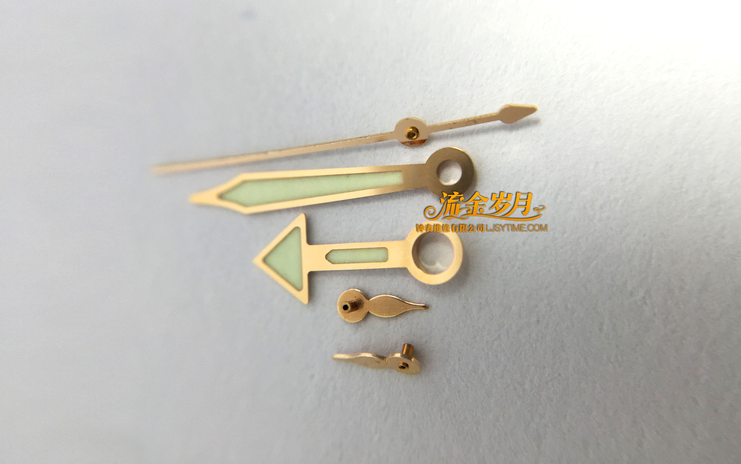 手表进水导致停走，不及时洗油真的很伤！把芯生锈断掉要换，机芯满是锈迹～看芝柏单按钮计时洗油后焕然一新