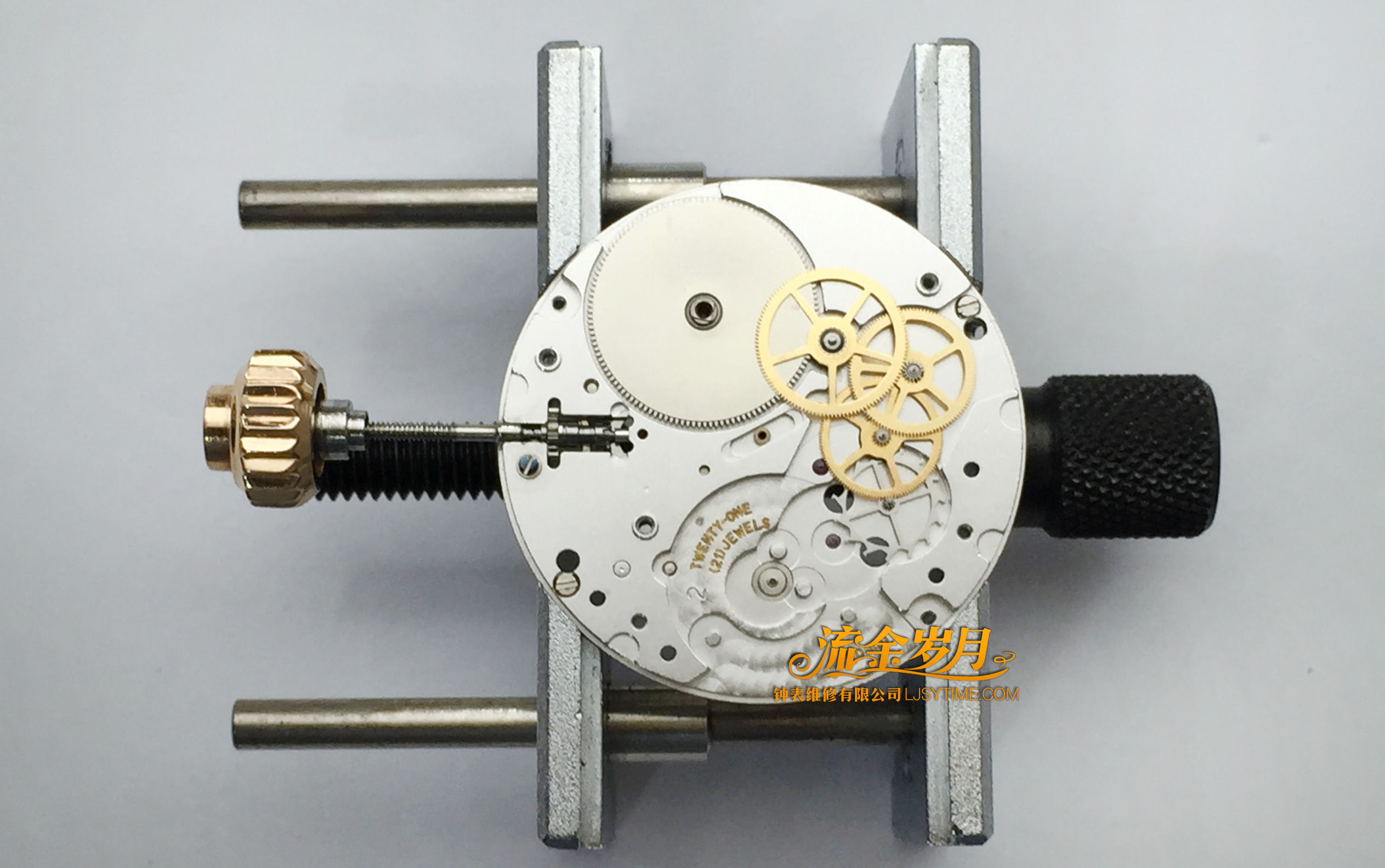 手表进水导致停走，不及时洗油真的很伤！把芯生锈断掉要换，机芯满是锈迹～看芝柏单按钮计时洗油后焕然一新