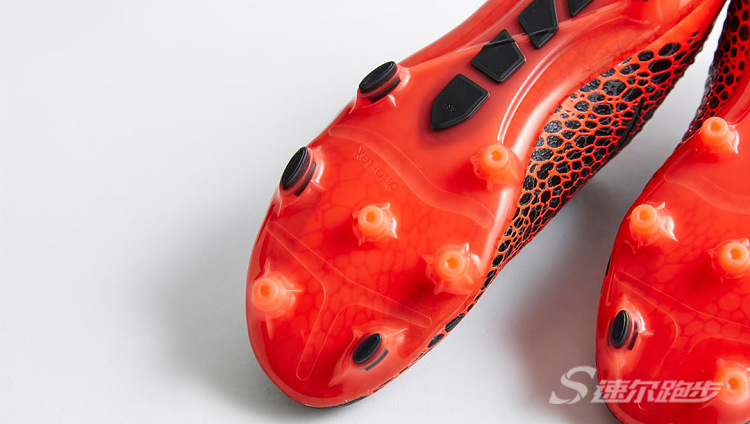 彪马最强实战球鞋,彪马又帅又能打的足球鞋