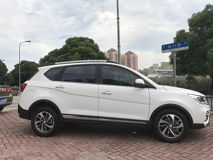 贴膜贵还是喷漆贵,汽车价格昂贵