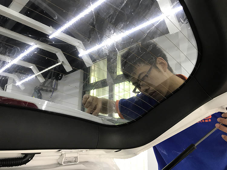 贴膜贵还是喷漆贵,汽车价格昂贵