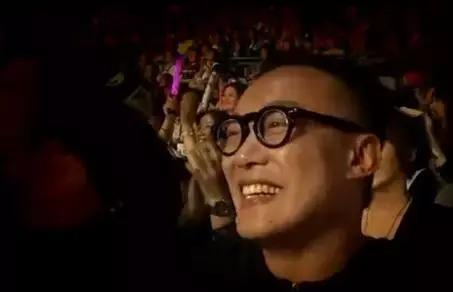 陈奕迅线上演唱会全程播放,看完陈奕迅的演唱会感慨