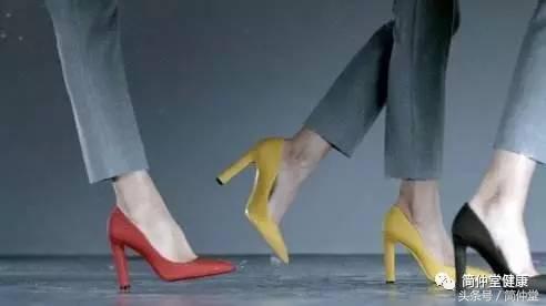 人变老最先从哪表现出来,人变老的三个时间段