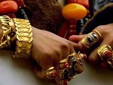 优美藏饰,神秘的藏饰