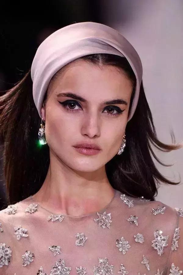 发带好看高级,可以修饰脸型的发带