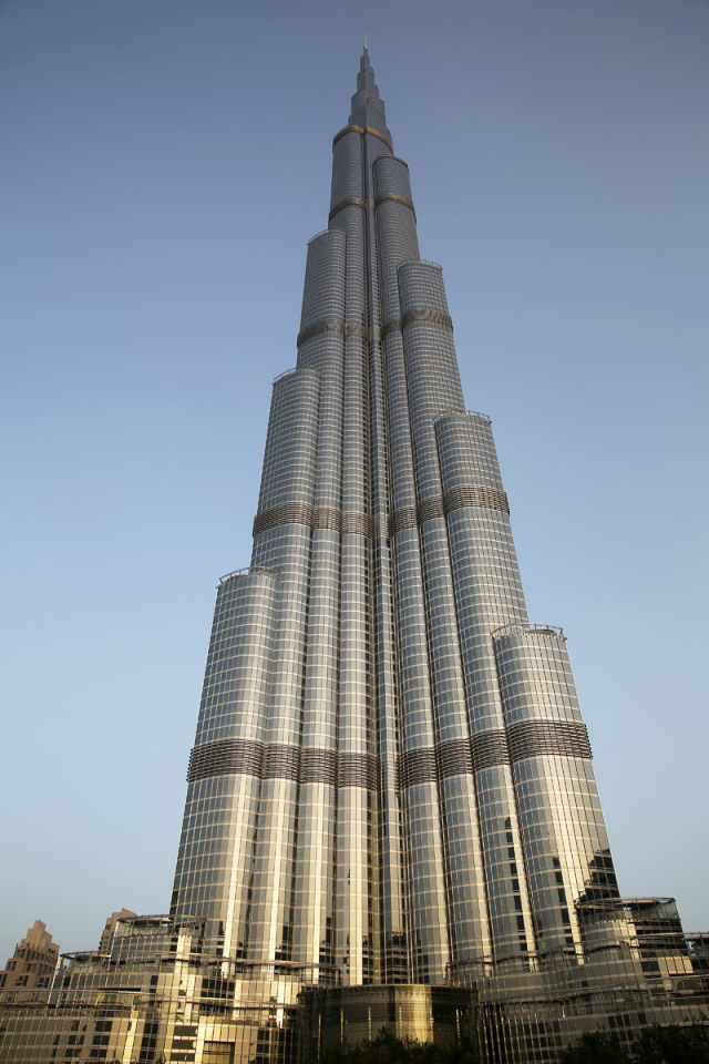 迪拜，一边是黄金，一边是黄土