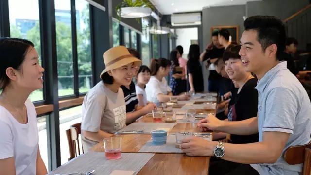 杭州武林门大草坪上270°透明玻璃屋！梦幻甜品咖啡店，童话的甜蜜