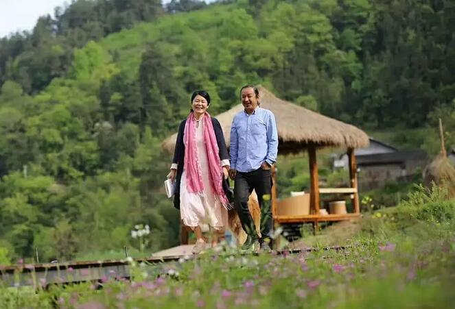 一对夫妻，在《阿凡达》的取景地，改造老宅，收获了完美的人生