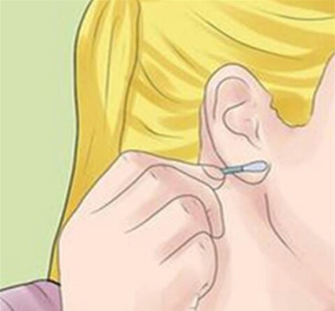 戴耳钉的女生怎么样,戴耳钉的女人会给人一种什么气质