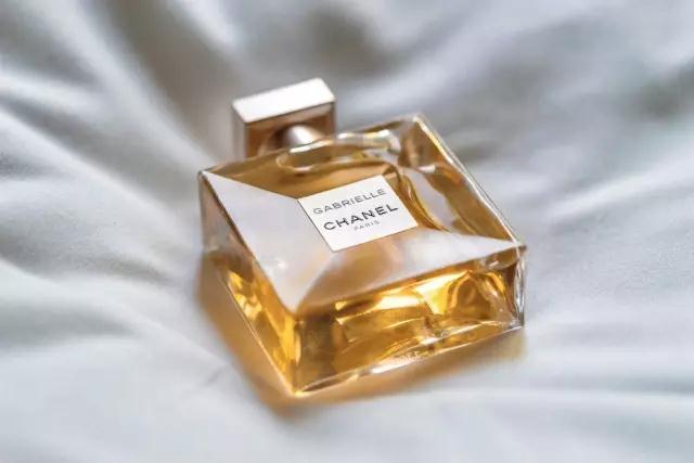 哪几款香水比较有高级感,这些奇怪的香水味道你根本想不到