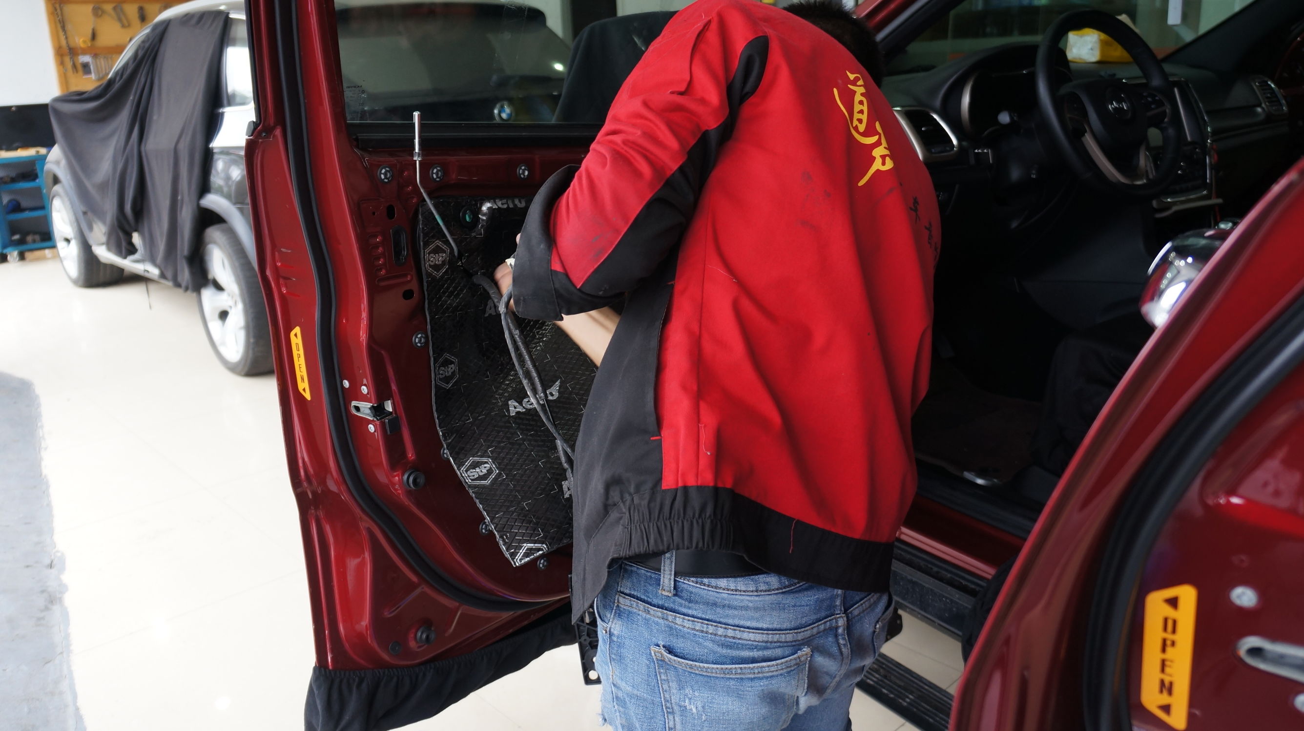 jeep改装汽车音响,吉普汽车音响改装效果图