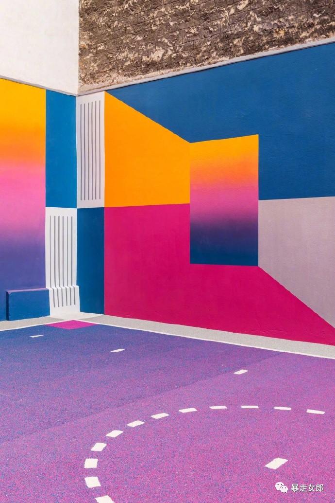 巴黎艺术篮球场配色 (巴黎色彩缤纷的篮球场)