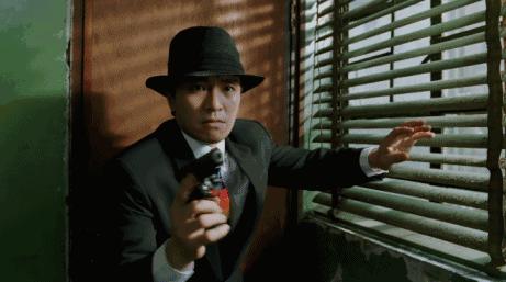 初春时节，西伯利亚寒气袭人，a国间谍史密夫执行任务时，失手被擒，其后被关在高原上的木屋内