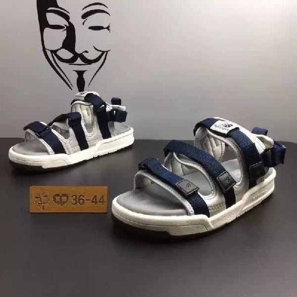 今年流行的凉鞋是哪一些,今年最火的4款凉鞋清爽又时髦