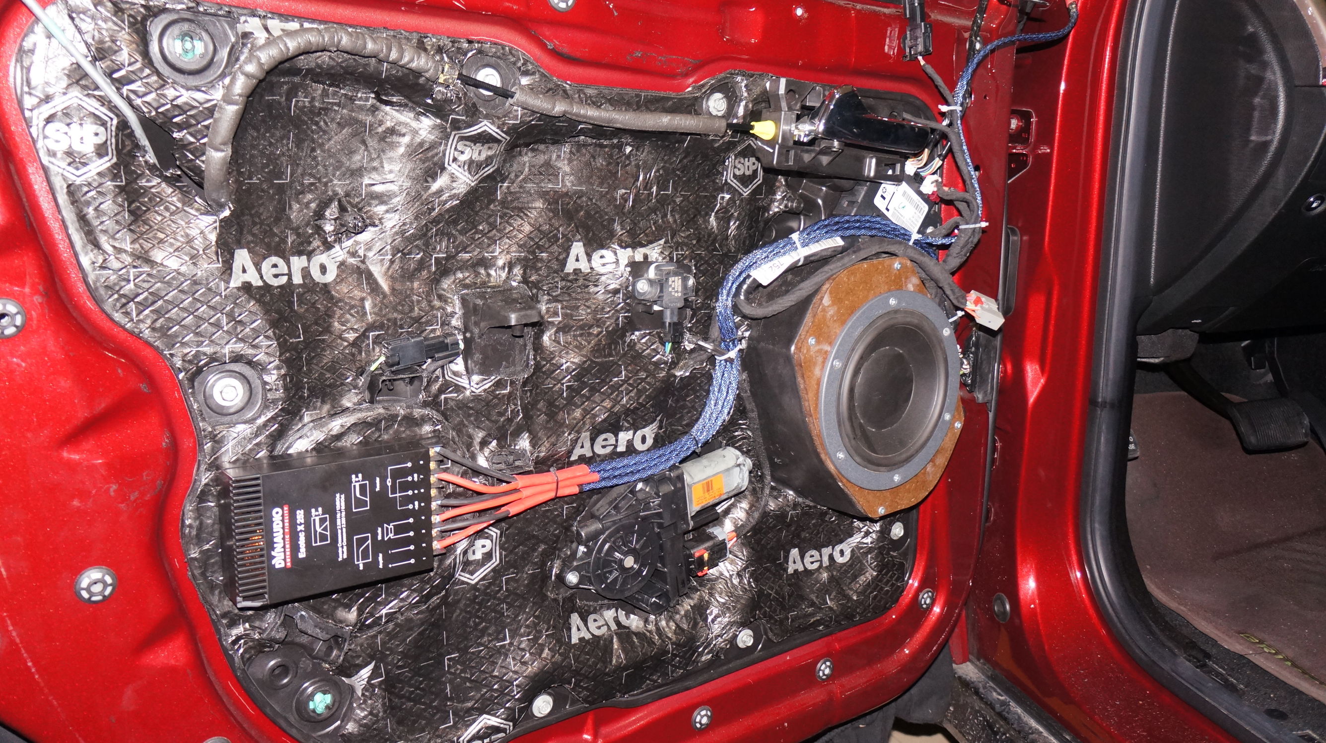 jeep改装汽车音响,吉普汽车音响改装效果图