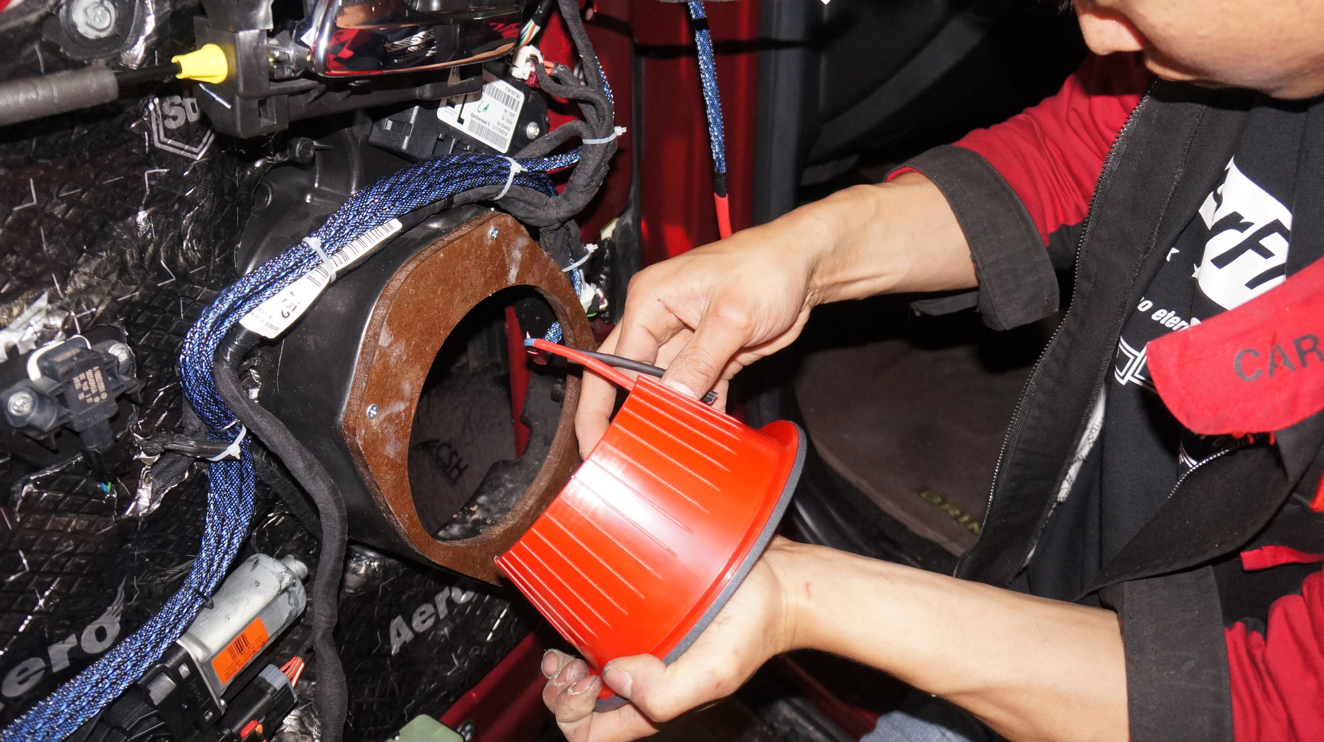 jeep改装汽车音响,吉普汽车音响改装效果图